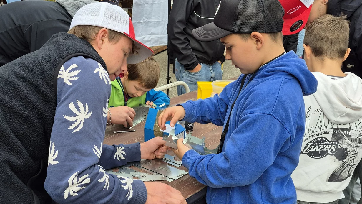 Im Zentrum der Berner Alpen: autoberufe.ch inspiriert beim Freestyle Roots in Thun
Im Zentrum der Berner Alpen: autoberufe.ch inspiriert beim Freestyle Roots in Thun